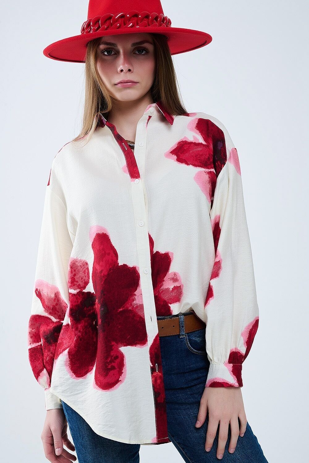 Camicia Relaxed in Beige con Stampa di Fiori Tropicali Rossi in Rosso