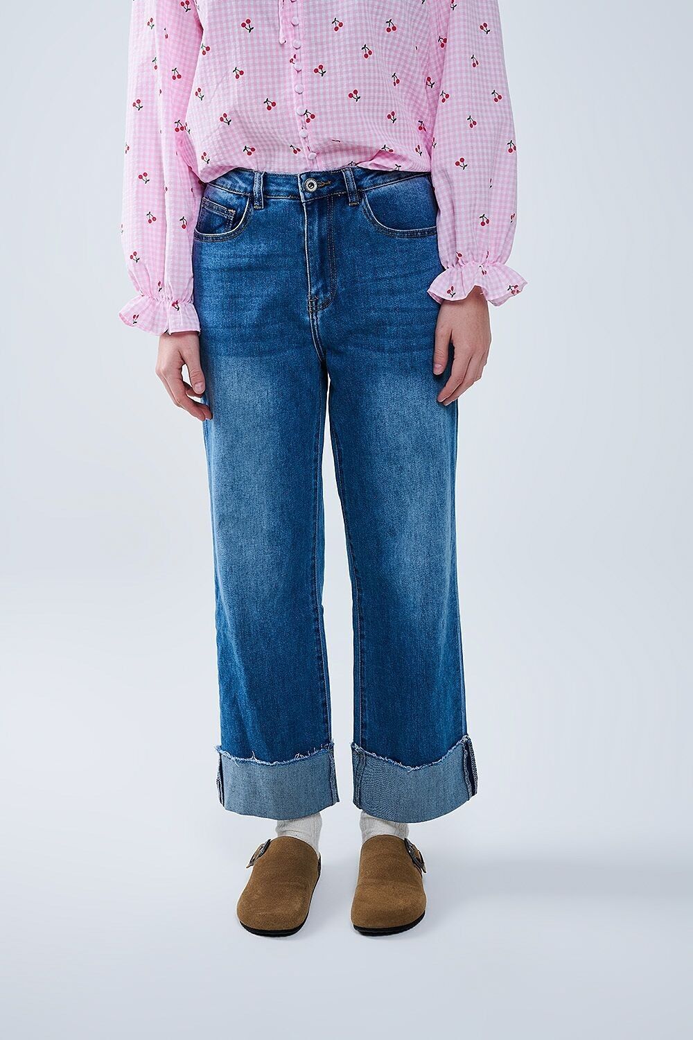 Jeans mit geradem Schnitt und umgeschlagenem Saum in mittlerer Waschung