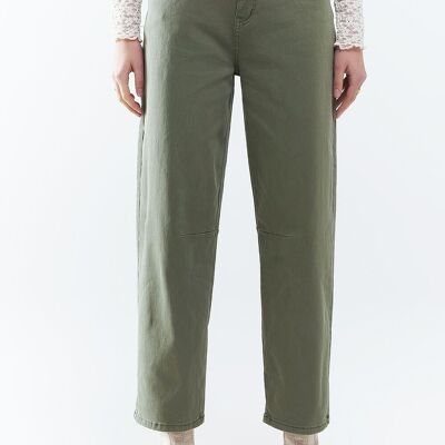 Pantalones rectos hasta el tobillo en color caqui con detalle de costura en la rodilla