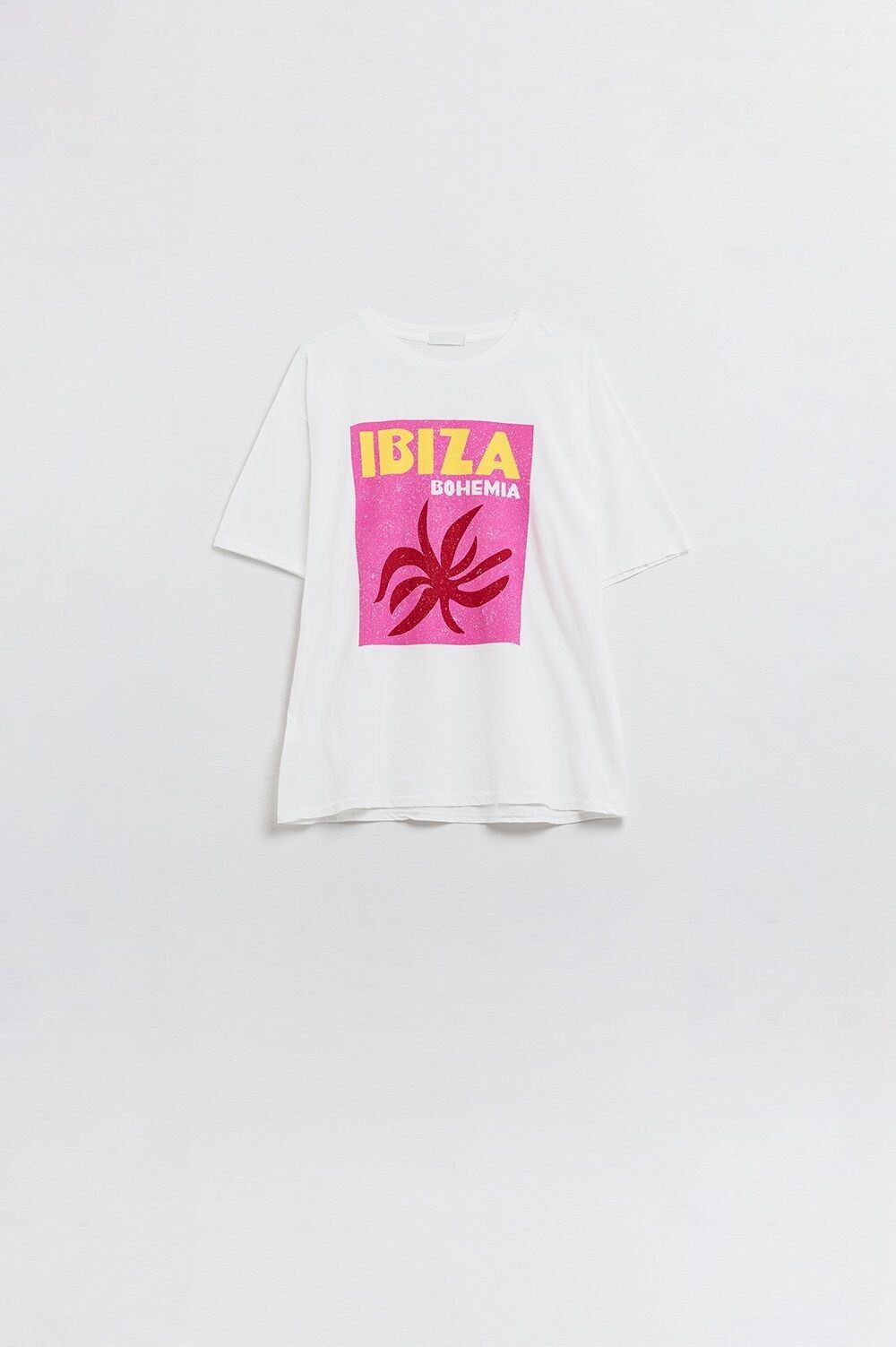 T-shirt comoda bianca Ibiza Bohemia con stampa rosa