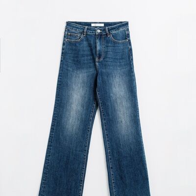 jeans de pierna recta con lavado medio