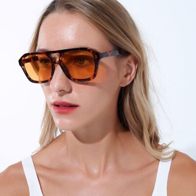 Lunettes de soleil de style rétro avec monture en écaille de tortue marron et verres orange