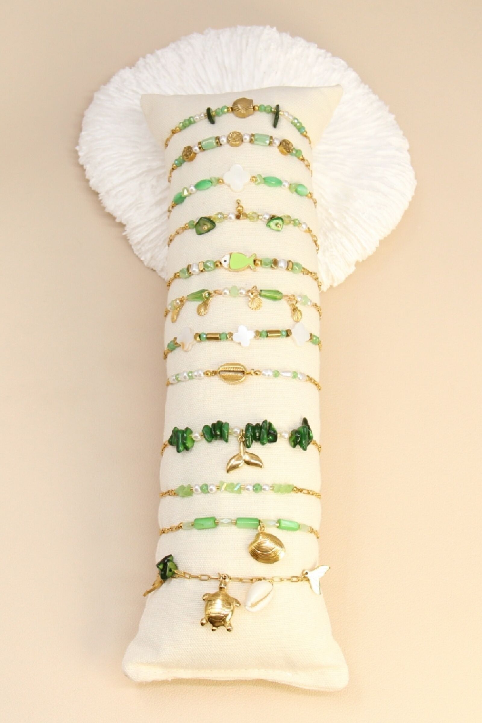 Set mit 12 Edelstahlarmbändern – Kostenlose Anzeige