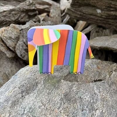 Elefant mit 3D-Ohren, stehend, Grußkarte – Regenbogen