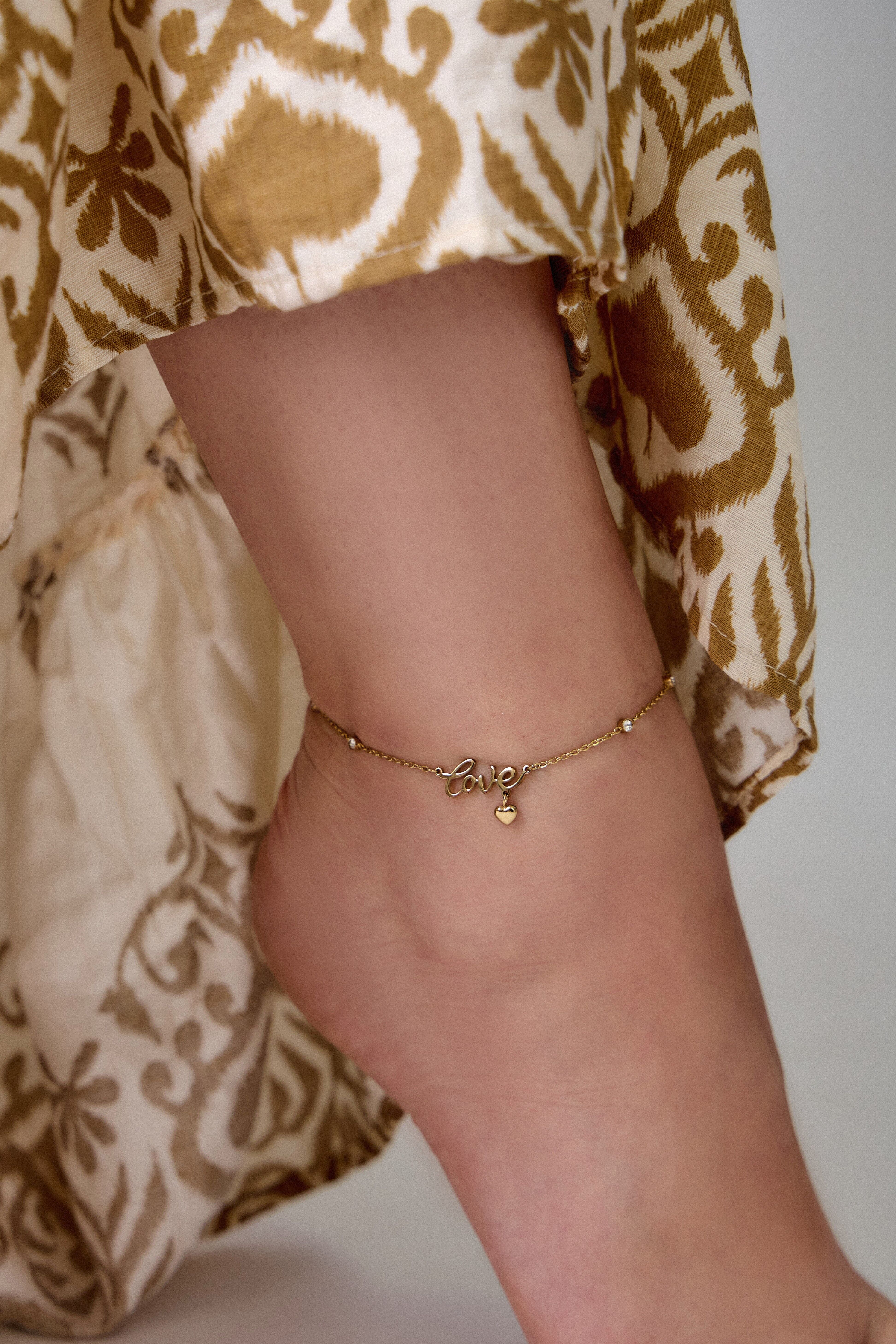 Fußkettchen „Love“ & Herz – Romantische Eleganz in Edelstahl