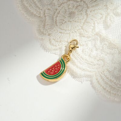 Colgante de sandía de acero inoxidable esmaltado y bañado en oro.