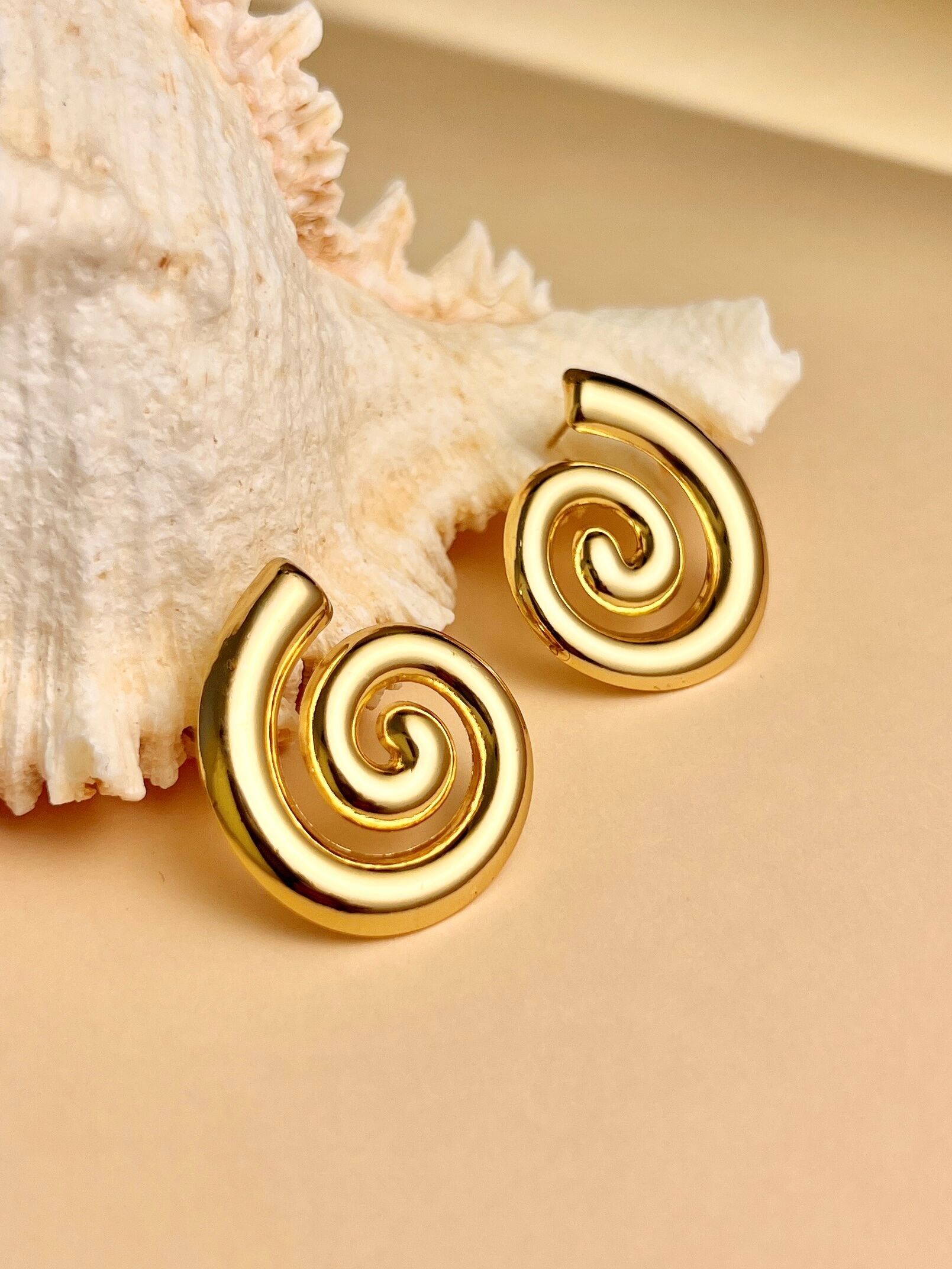 Spiralohrringe aus vergoldetem Edelstahl
