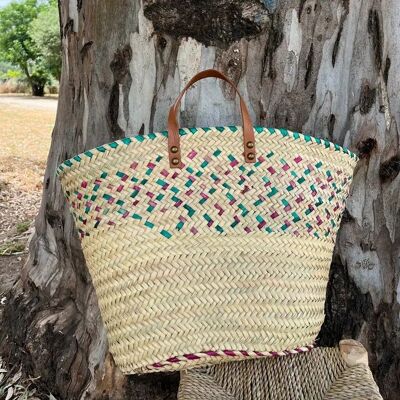 Panier en osier coloré avec poignées courtes en cuir – Fait main et polyvalent