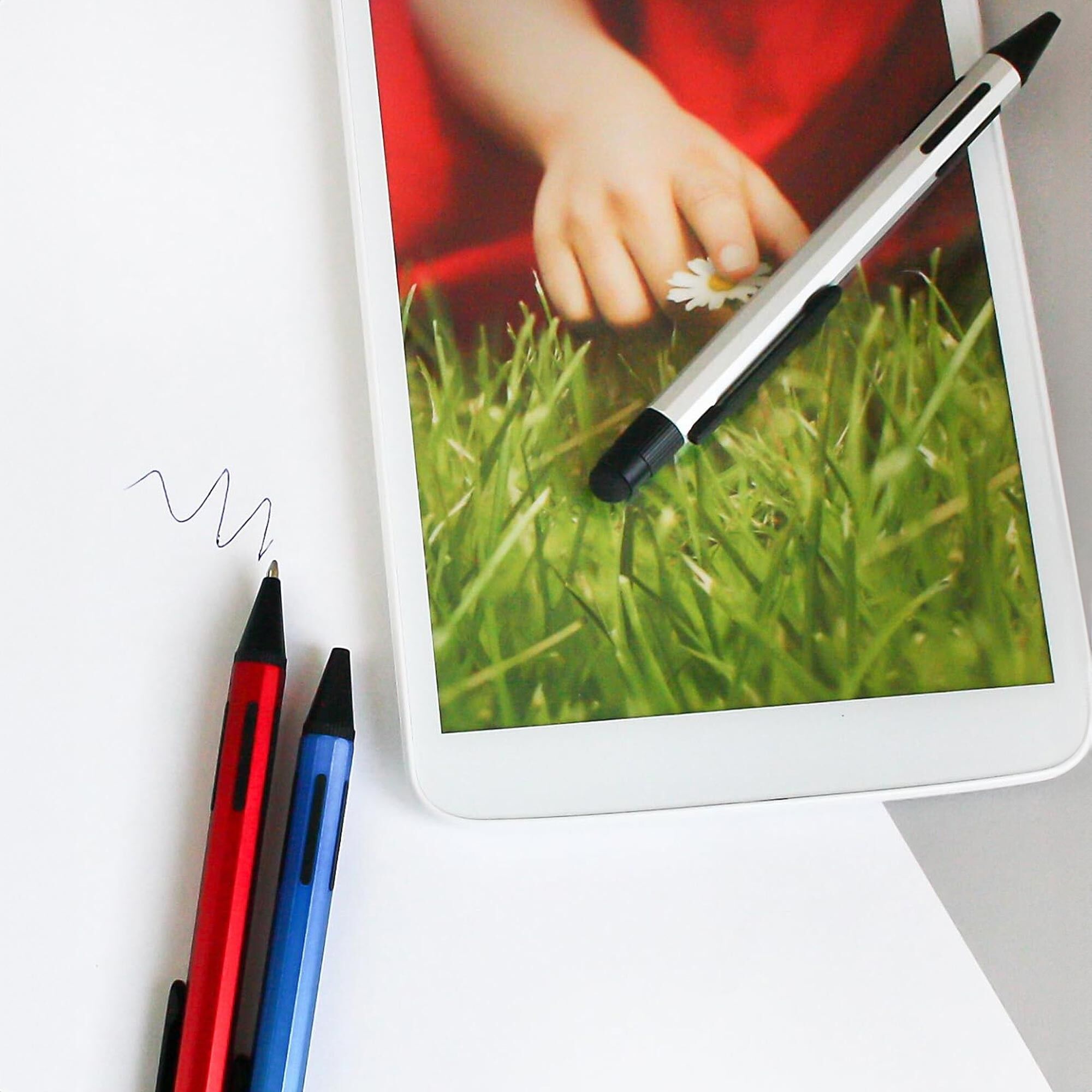 Scrittura versatile: set 3 in 1 con penna a sfera e stilo