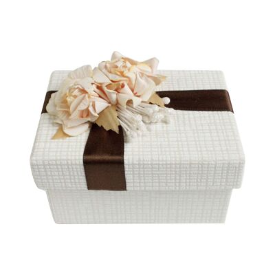 Caja de crema con decoración floral