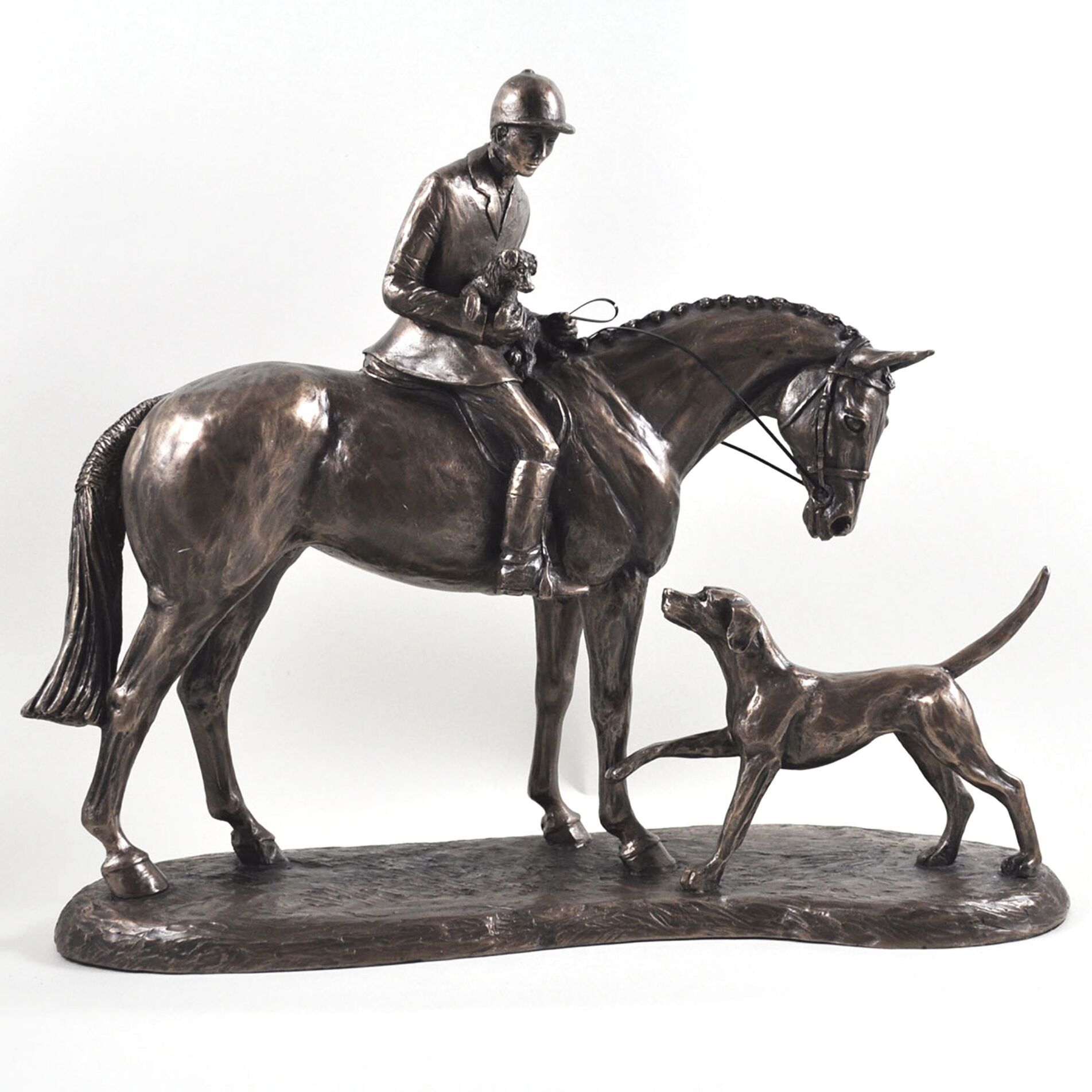 "Country Companions" di Harriet Glen, favolosa scultura in bronzo fuso a freddo raffigurante un cavallo e un cane
