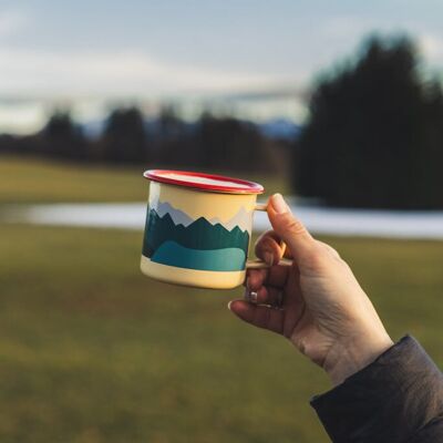 Montagne di tazza smaltata