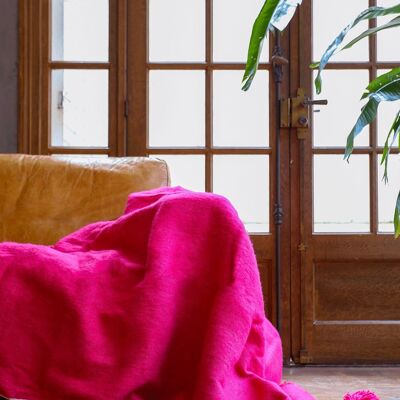 Manta bereber con pompones rosa fucsia