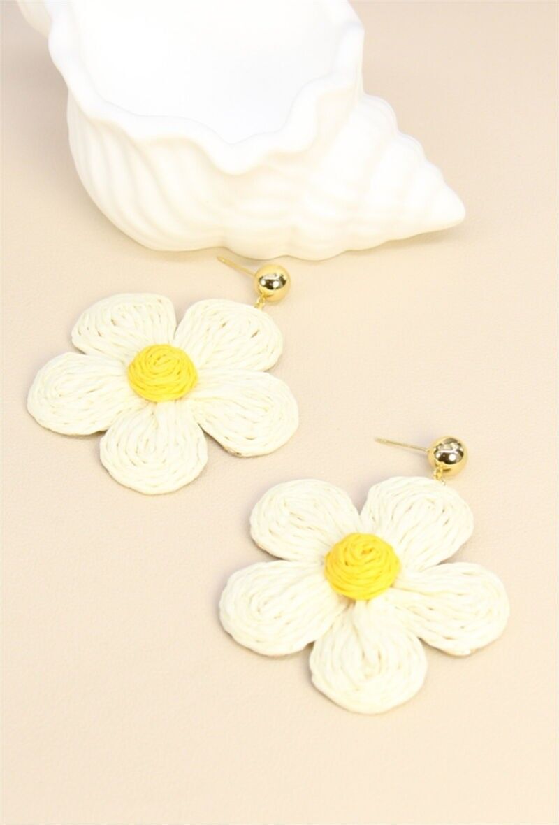 Boucles d'Oreilles Fleur Marguerite Fusion d'Acier et Raphia  – Poésie Moderne