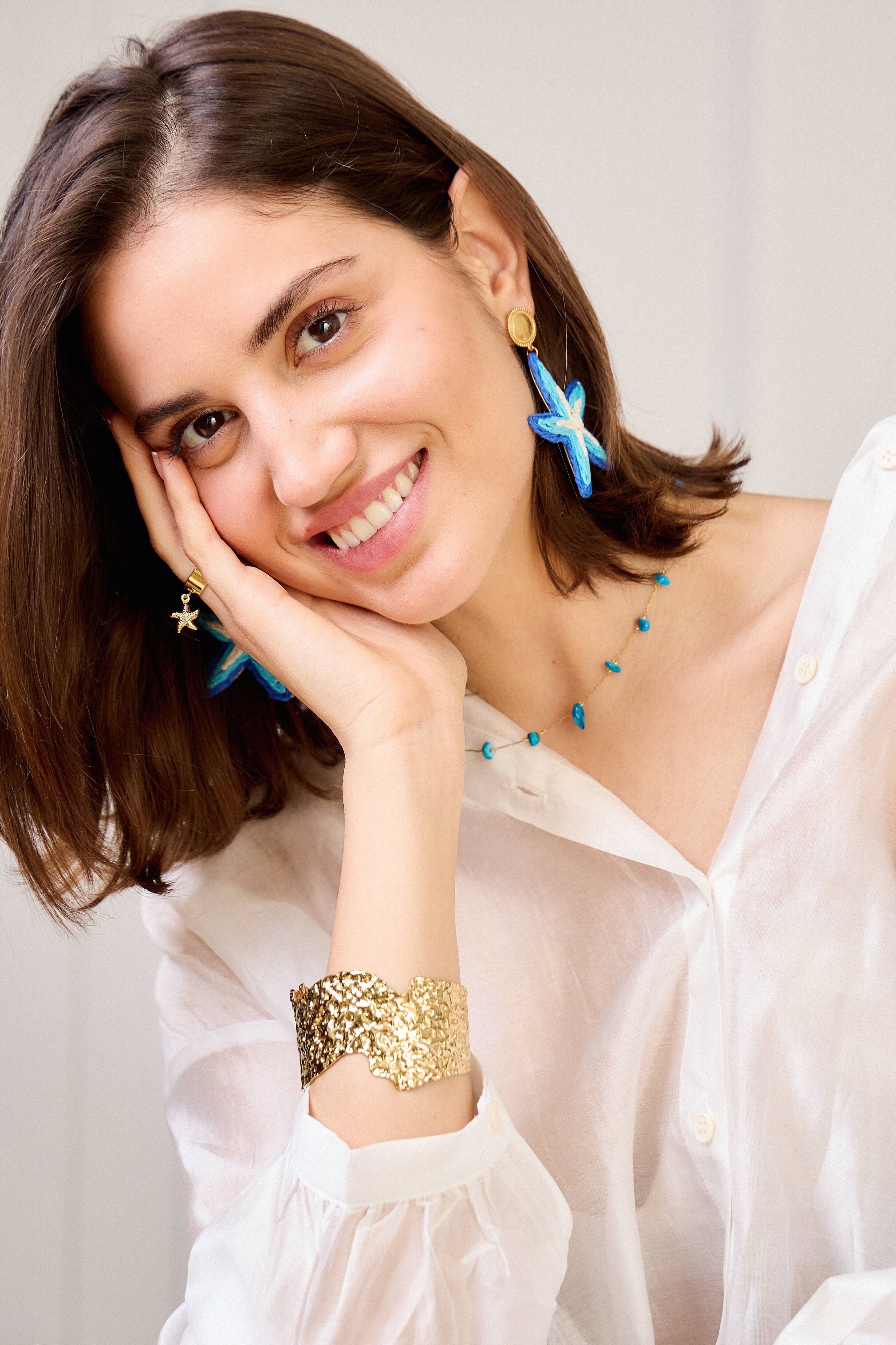 Pendientes de estrella de mar de acero inoxidable y rafia