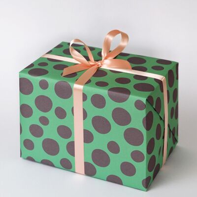 Papier cadeau à gros pois lilas
