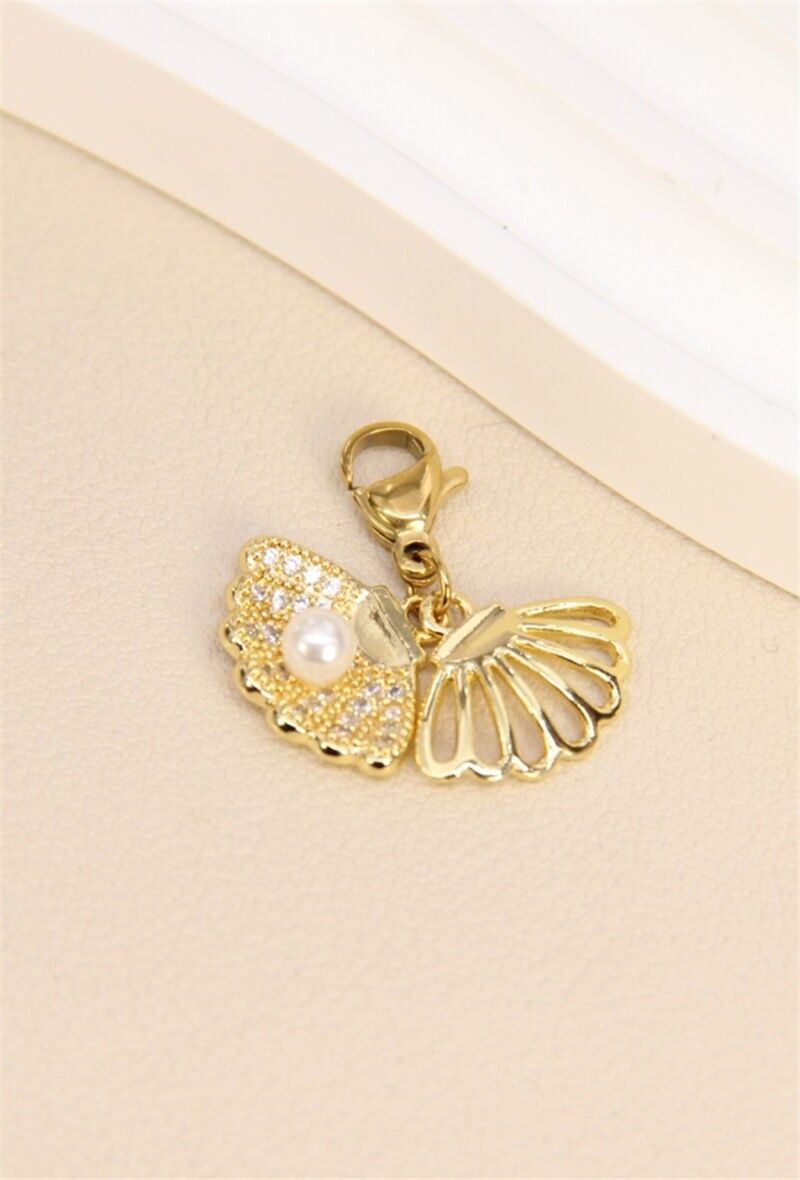 Stainless Steel Shell Pendant – Marine Elegance and Refinement