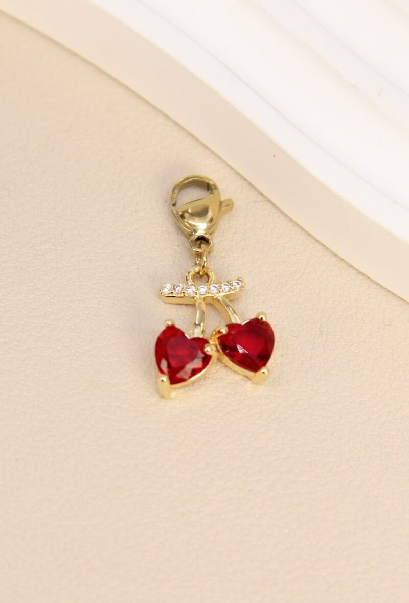 Pendentif Cerise Strass - Éclat et Originalité