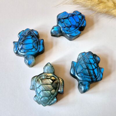 Tortue en labradorite – Sculpture en pierre précieuse (3 cm)