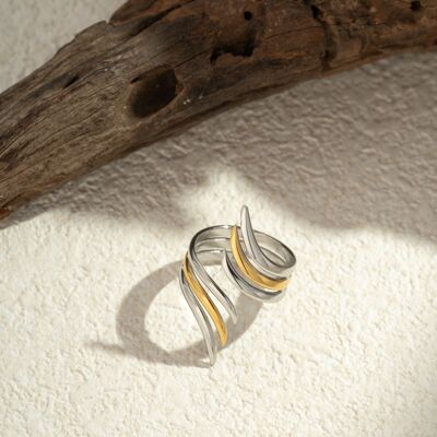 Adjustable stainless steel ring with geometric design