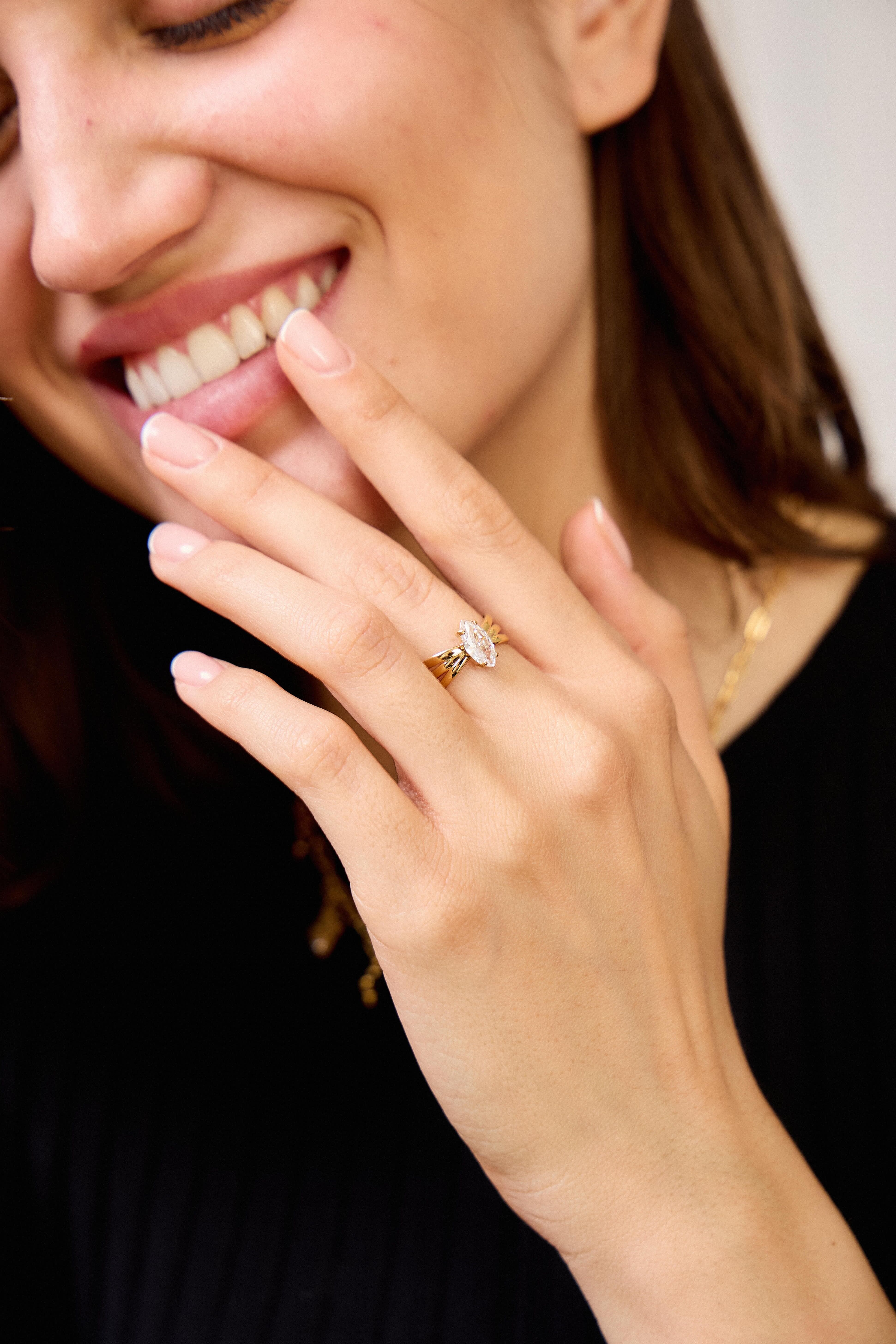 Bague Élégance Sculptée – Finesse et éclat en acier inoxydable