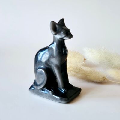 Chat en obsidienne argentée et pierre précieuse – Sphinx sculpté (8 cm)