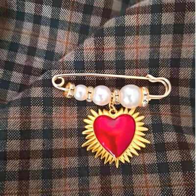 Vintage-style red heart brooch