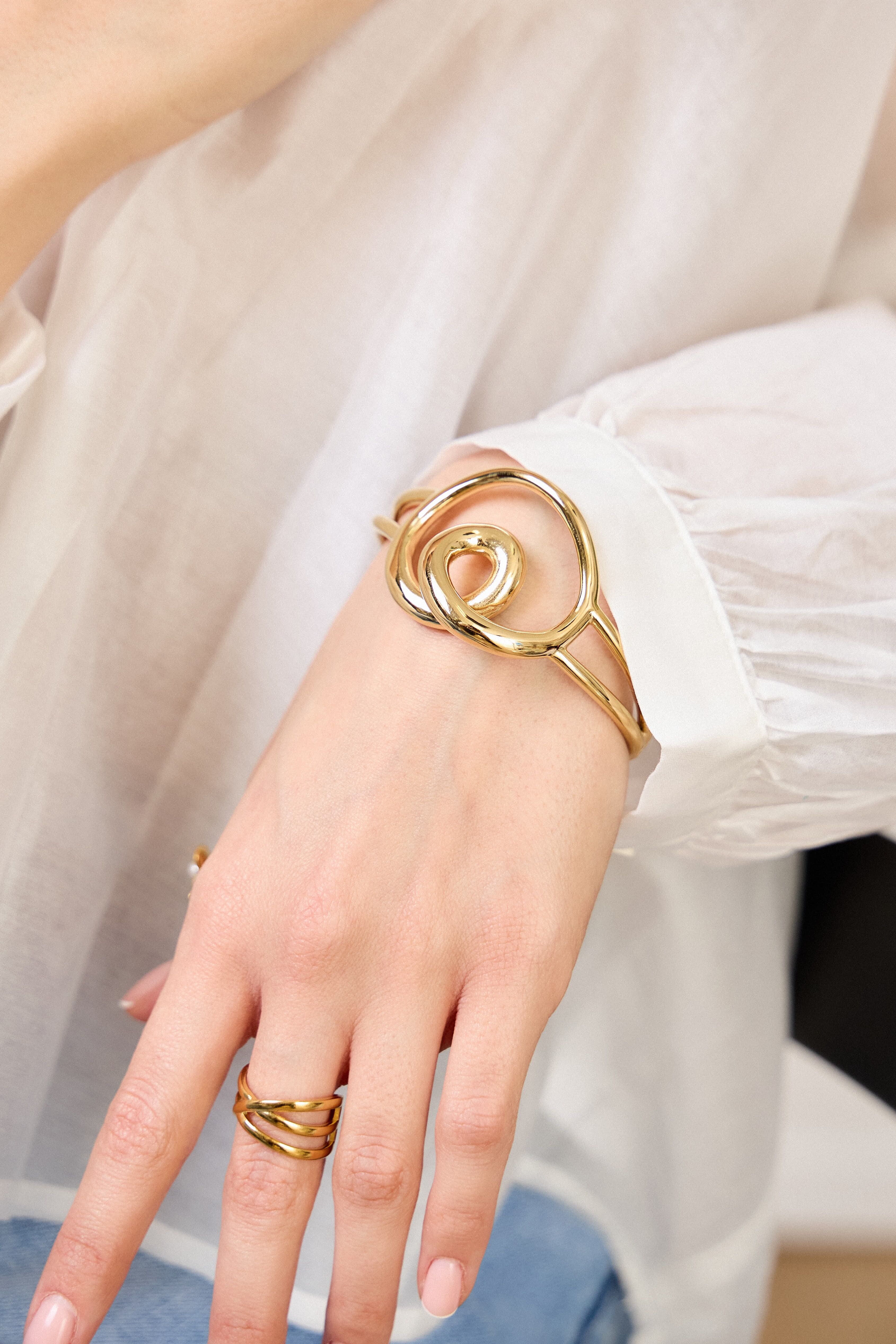 Bracelet Ajustable en Acier Inoxydable : Élégance