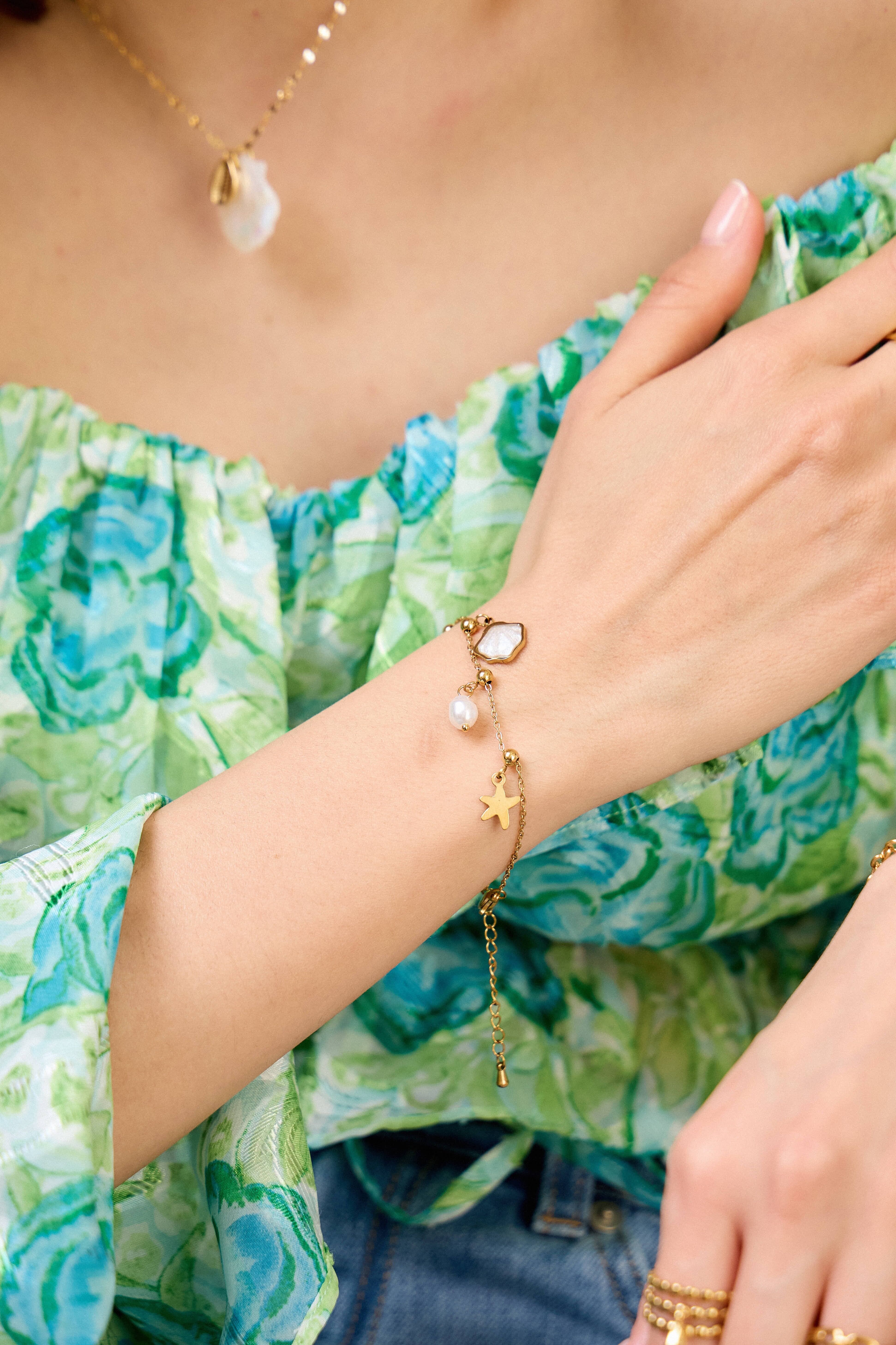 Bracelet à Breloque Nacre – Élégance Marine en Acier Inoxydable