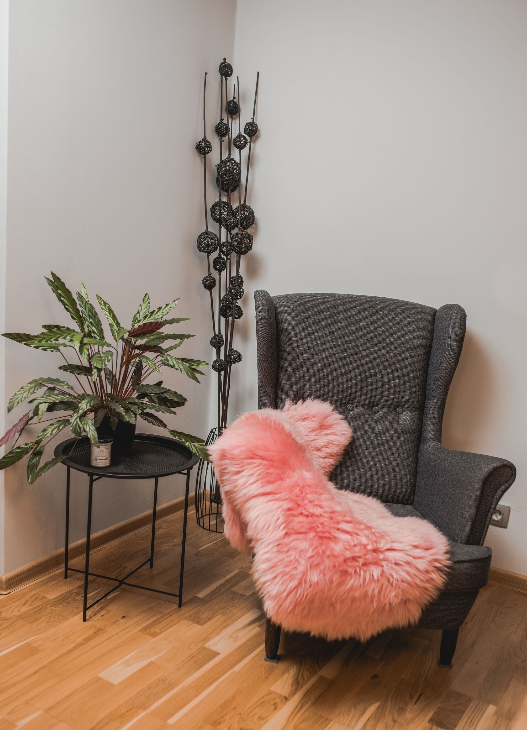 Pelle di pecora autentica tinta rosa chiaro, tappeto in pelle di agnello, morbida lana, schaffell Hygge (101-120 cm)