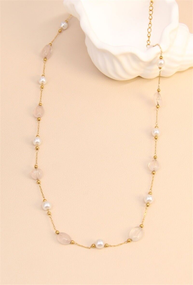 Edelstahlhalsband mit rosa und perlmuttfarbenen Cuarzo-Cuentas.