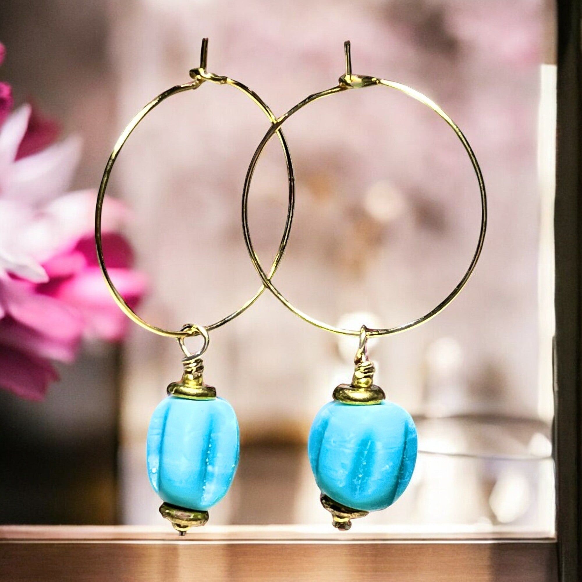 Orecchini "VALENTINA", perle africane blu dorate con oro fino