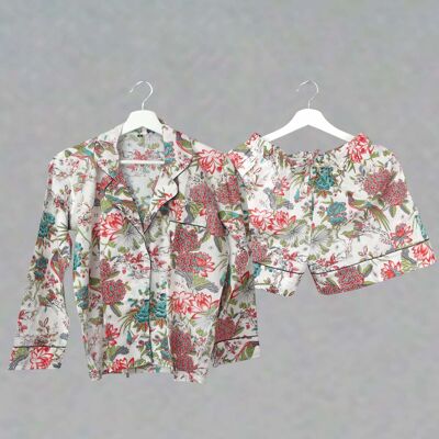 Ensemble pyjama court en coton – Motif floral bleu sarcelle sur fond blanc