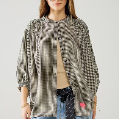 Blusa oversize de cuadros vichy negros y crema con detalle de corazón