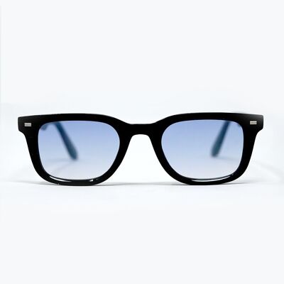 Gafas de sol cuadradas negras con lentes azules degradadas y detalle lateral de metal.