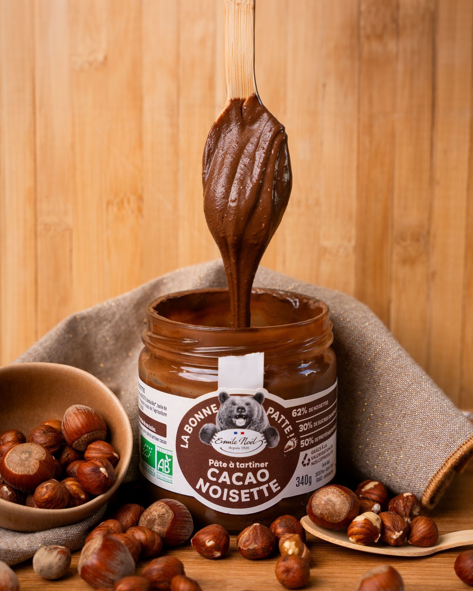 Organic cocoa hazelnut spread in a 340g glass jar