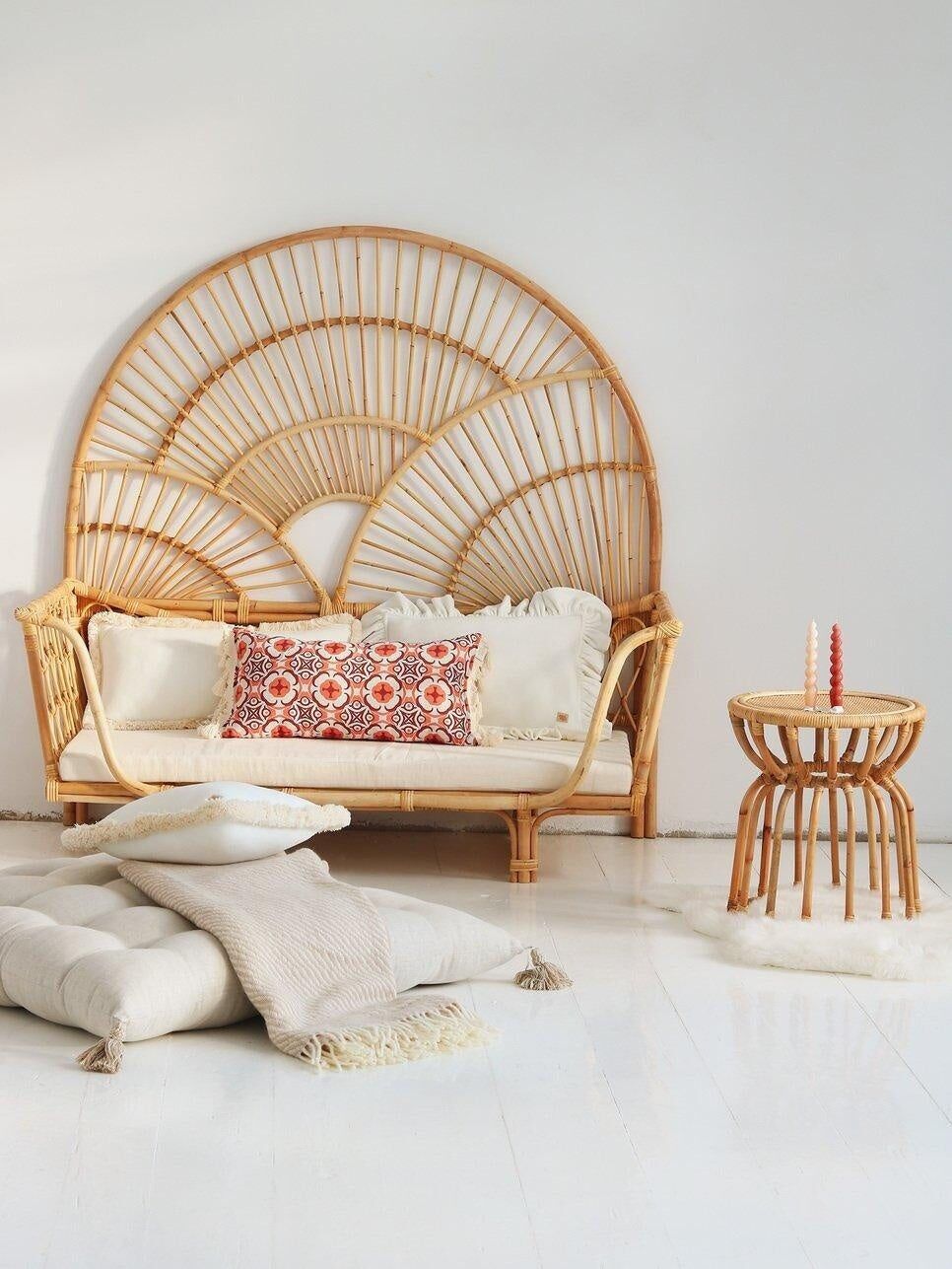 "Marguerite daisy" bolster with fringe