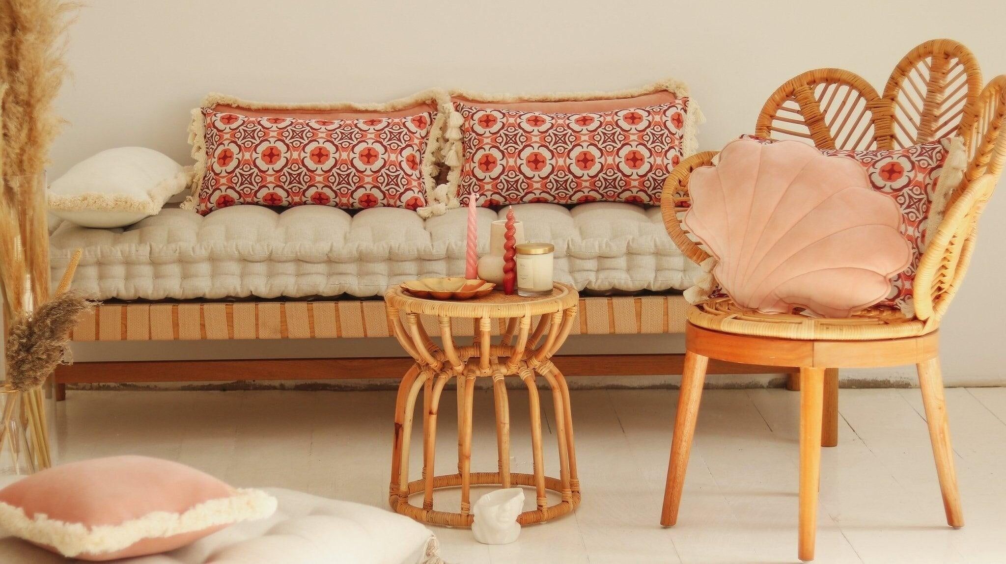 "Marguerite daisy" bolster with fringe