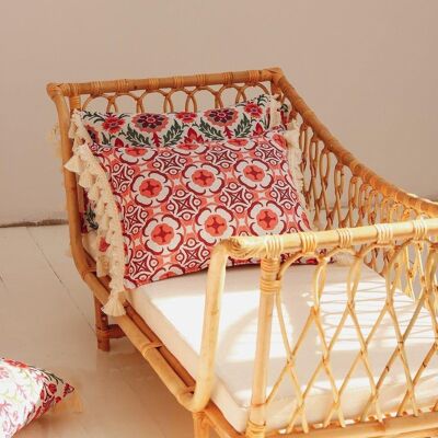 "Marguerite daisy" pillow with fringe