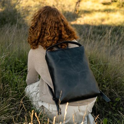 Mochila de cuero negra artesana ·HARMONY·