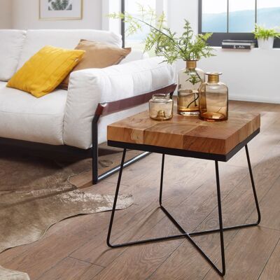 Table d'appoint 45 x 45 x 51 cm en bois d'acacia massif avec structure en métal, table d'appoint industrielle carrée en bois massif marron, table de salon table moderne en bois avec pieds en métal