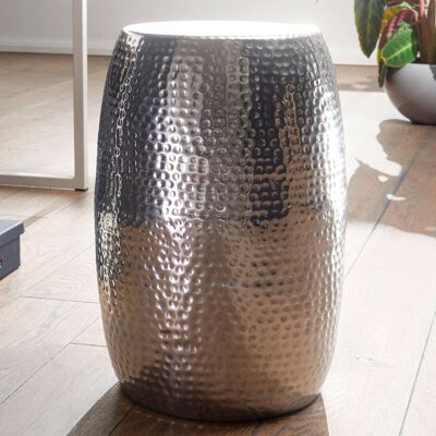 Table d'appoint 30x49.Table décorative ronde orientale en aluminium argenté 5x30cm, petite table d'appoint martelée, table de rangement design en métal moderne, table d'appoint étroite