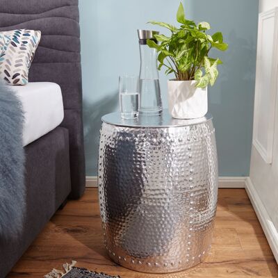 Table d'appoint 42x49x42cm aluminium argent table décorative orientale ronde, petite table d'appoint martelée, table de rangement design métal moderne, table d'appoint étroite
