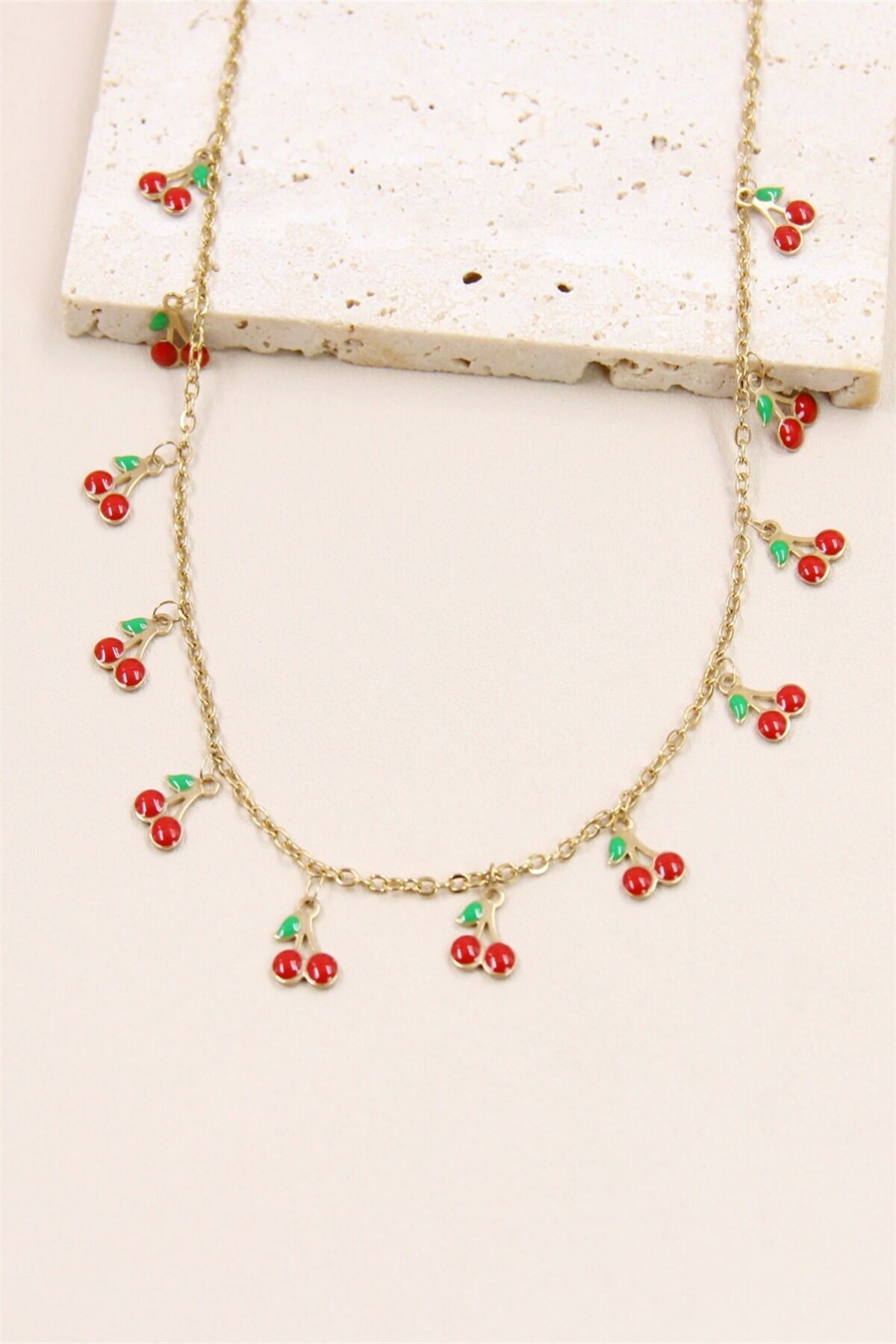 Kirsch-Charm-Halskette aus Edelstahl: Ein köstliches und elegantes Accessoire