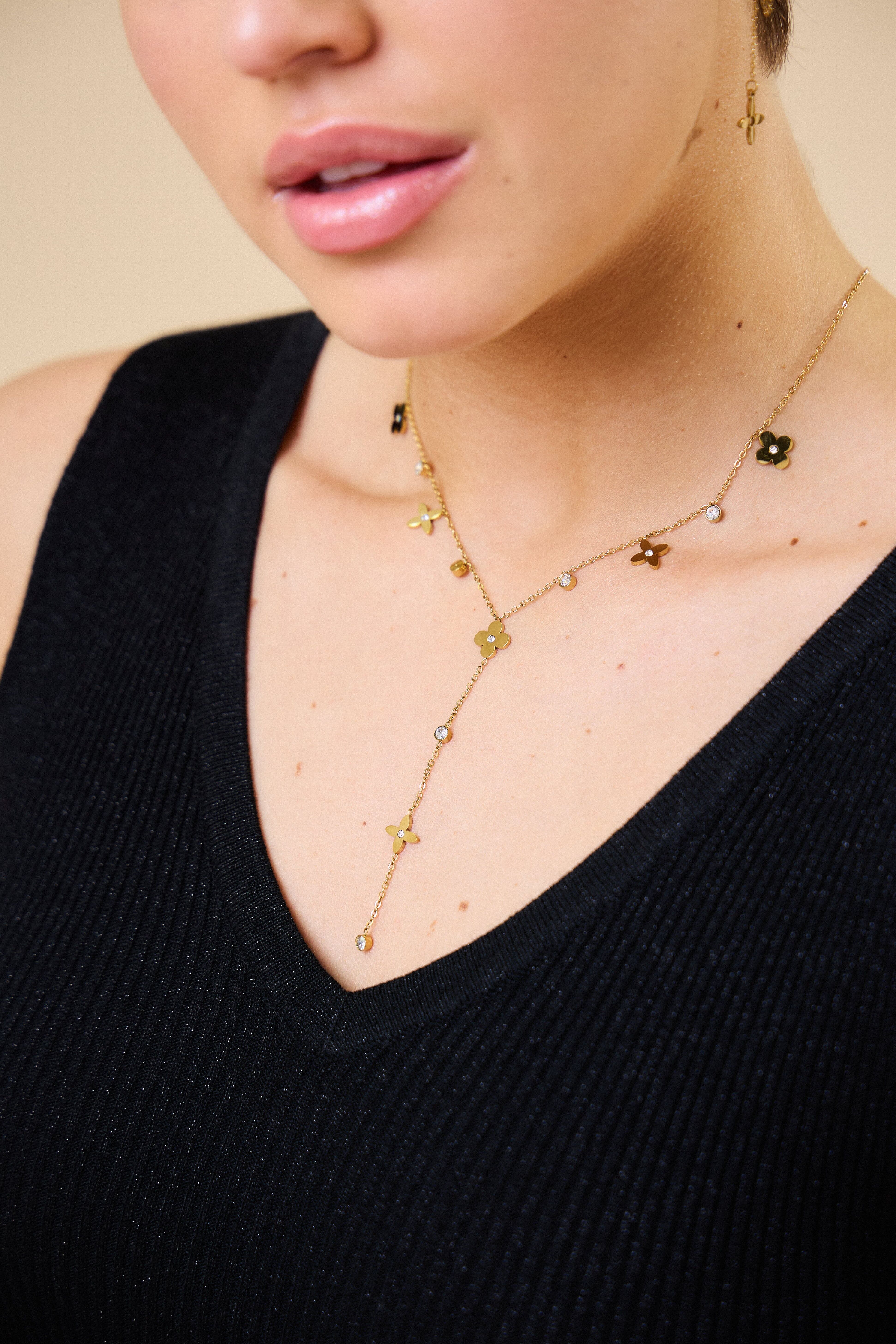 Edelstahl-Halskette mit Kleeblatt-Stern „Y“: Stil und Charme