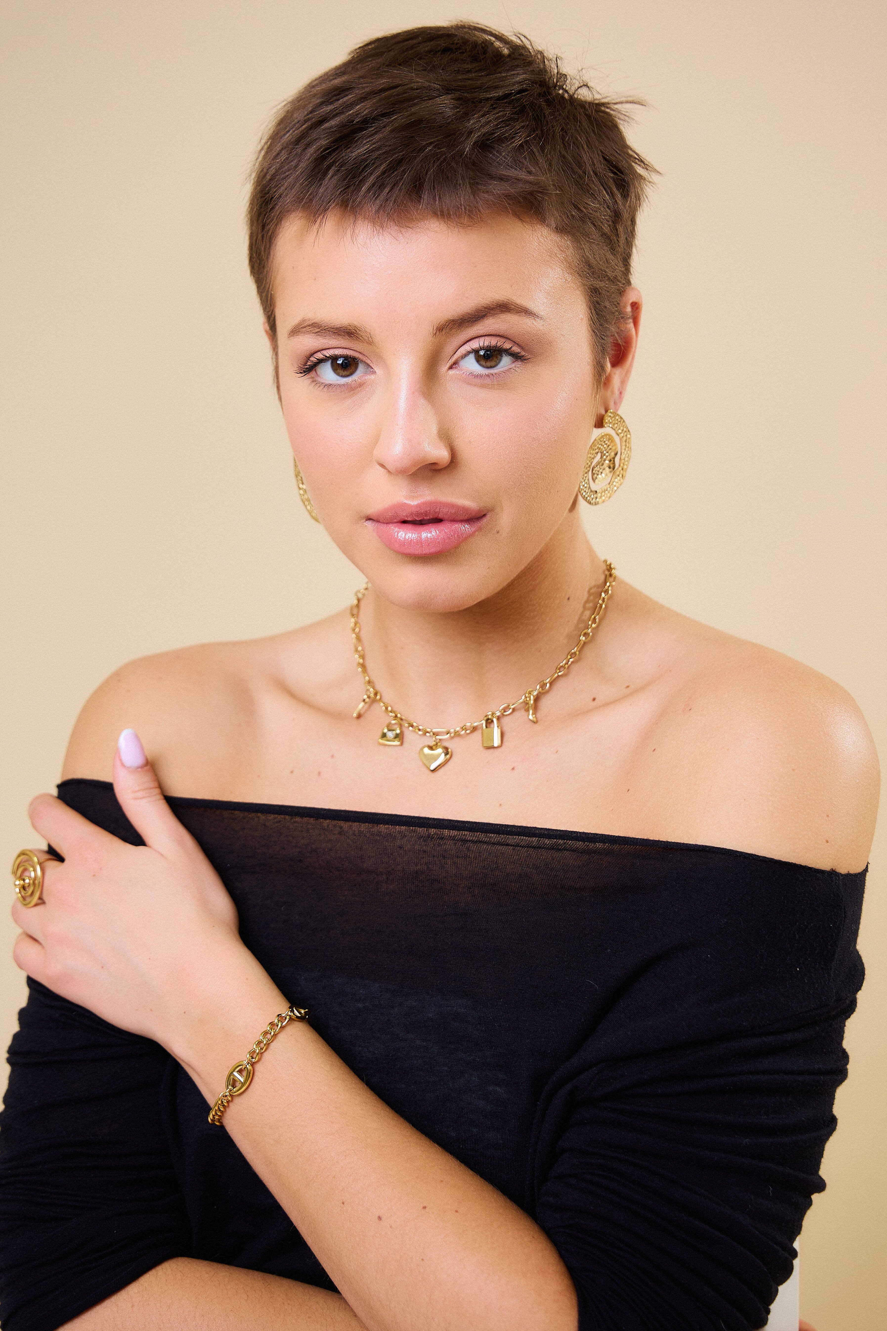 Charm-Halskette aus Edelstahl: Ein stilvolles Schmuckstück