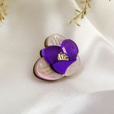 Pin de solapa con flor de azafrán de vidrio acrílico morado