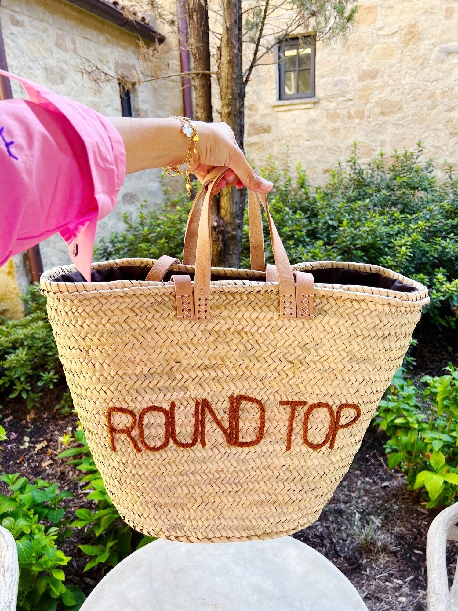 👜 Borsa tonda con parte superiore arrotondata – Borsa in foglia di palma intrecciata a mano con ricamo su entrambi i lati