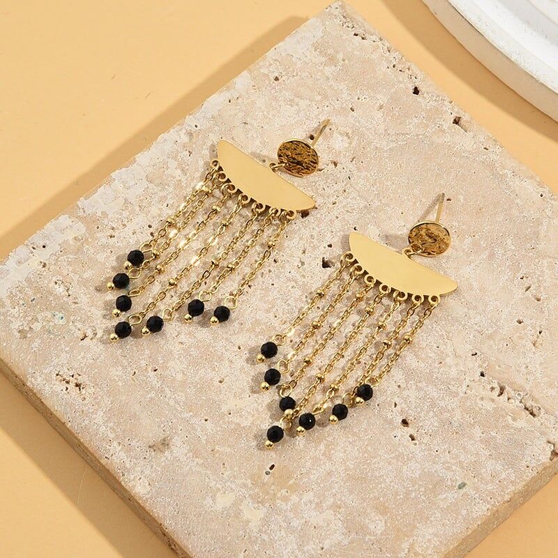 Orecchini Dorati con Piastre a Mezza Luna, Catene e Pietre Nere