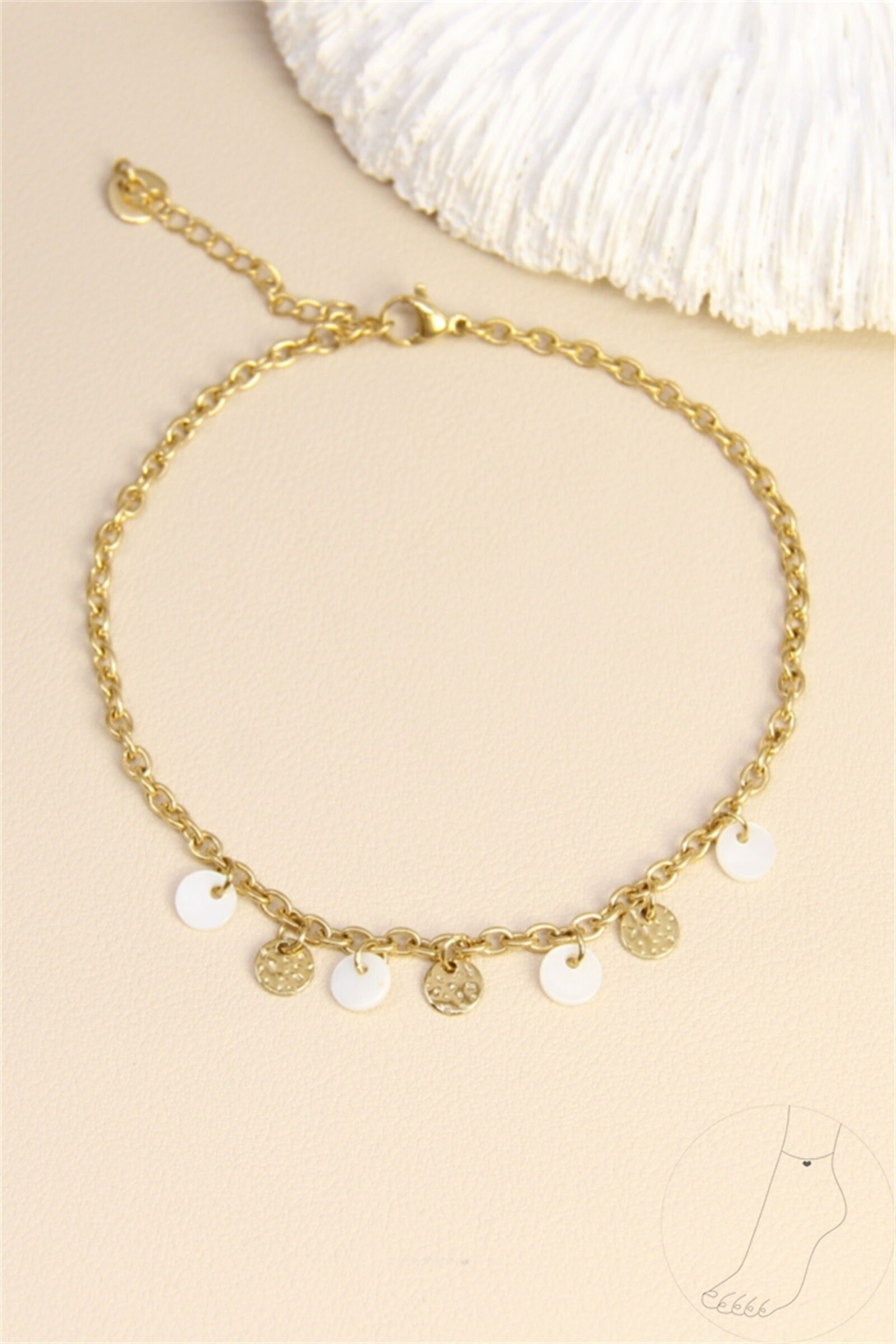 Fußkettchen aus Edelstahl – gehämmerte und perlmuttartige Quasten